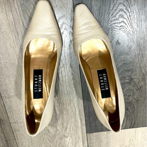 Stuart Weitzman  Creamy-Gold Pumps w Textured Leather, Block Heels, Size 6 - Picture 11 of 14